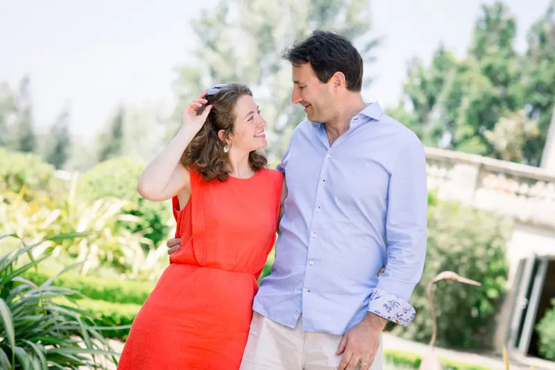Smiling couple in casual clothes in the gardens of Château Grattequina