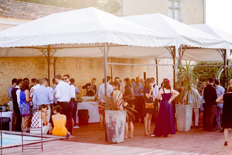 Guests gathered under white marquees for the cocktail hour at Château Isabeau de Naujan