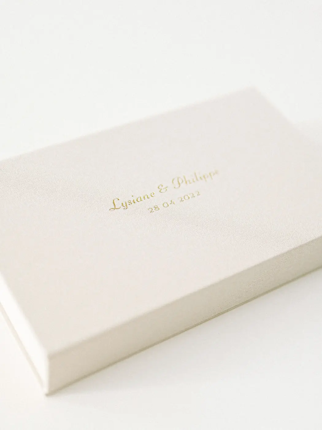 Linen wedding box seen from the side, gold stamping on the lid
