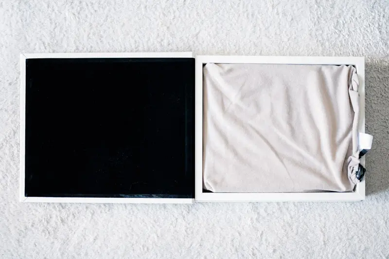 Coffret noir et housse en tissu pour protéger le livre photo de mariage