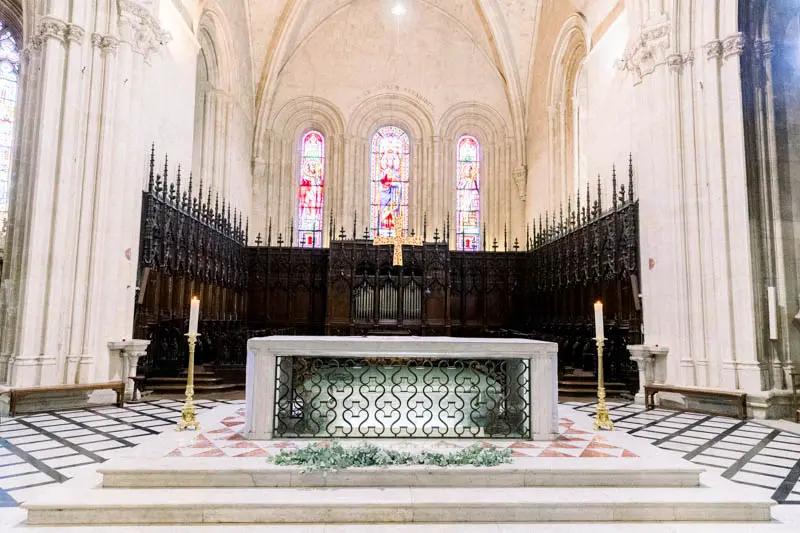 The choir and altar of the Basilica of Saint-Seurin in Bordeaux