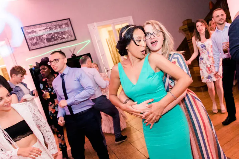 Two guests dancing energetically during the wedding party in Lanton