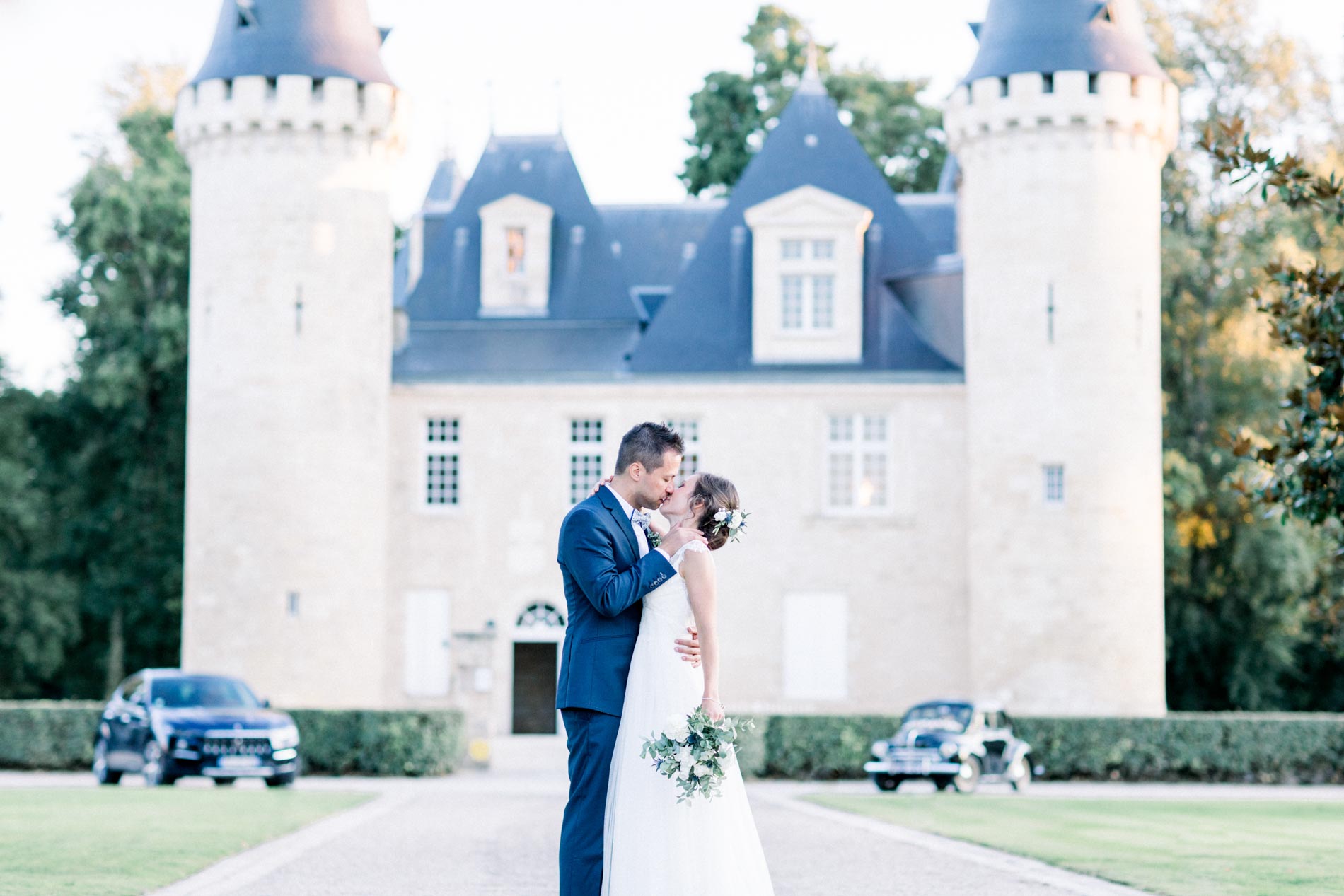 The couple embracing at the end of the drive facing Château d'Agassac