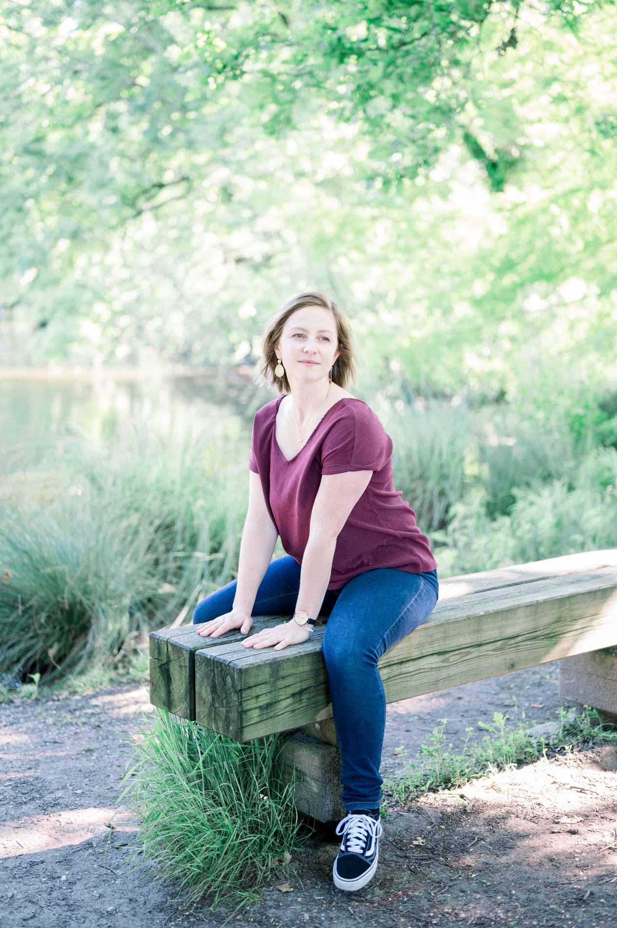 Mum sitting on a wooden bench in Parc de Majolan