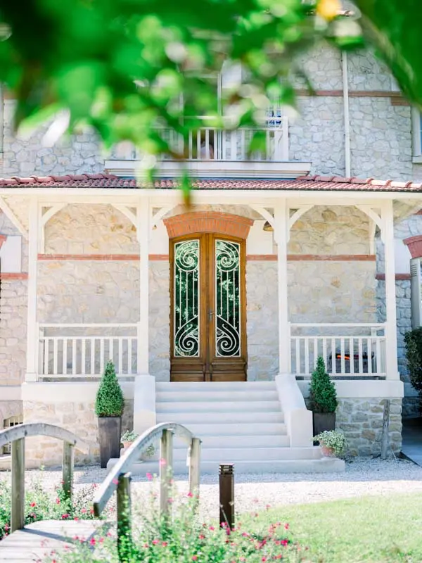 Front steps and wrought-iron entrance door of Villa La Tosca in Lanton