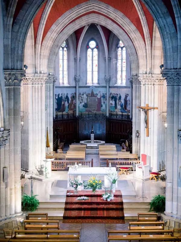 View of the church nave from the gallery before the wedding ceremony in Arcachon