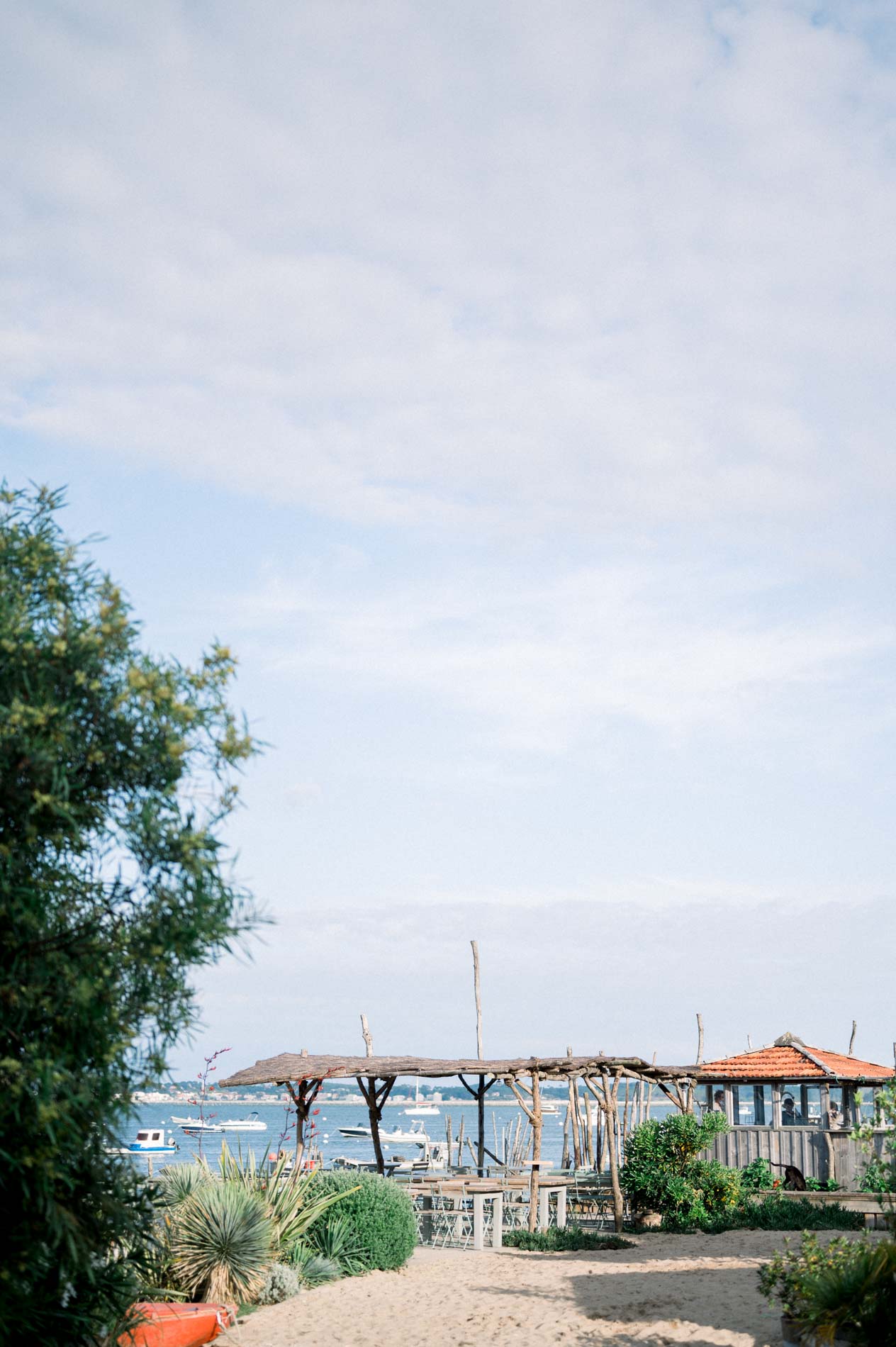 Hut on stilts and Arcachon Bay seen from the village of L'Herbe