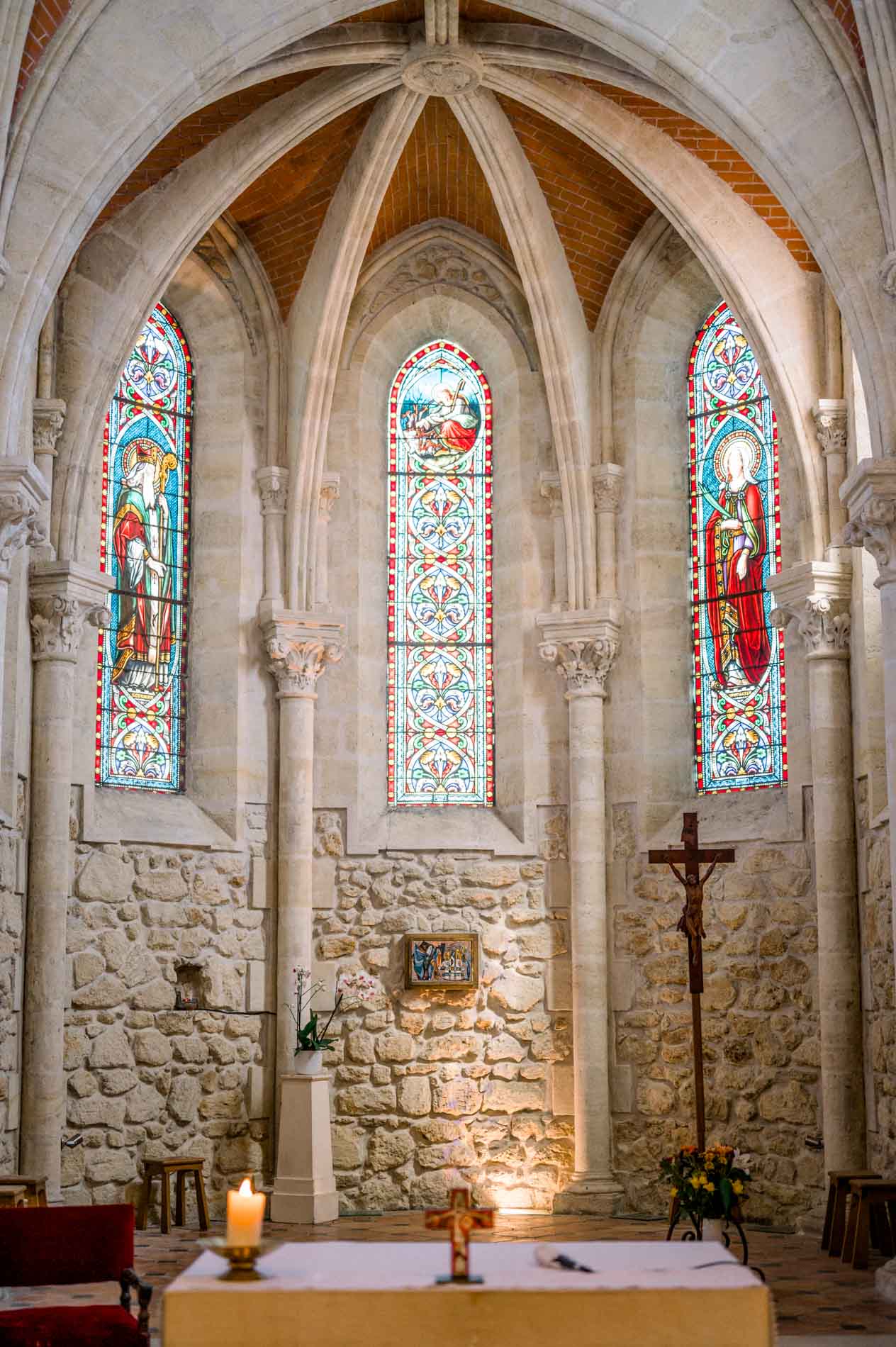 Choir and stained glass windows of Saint-Aubin church in Latresne before the ceremony