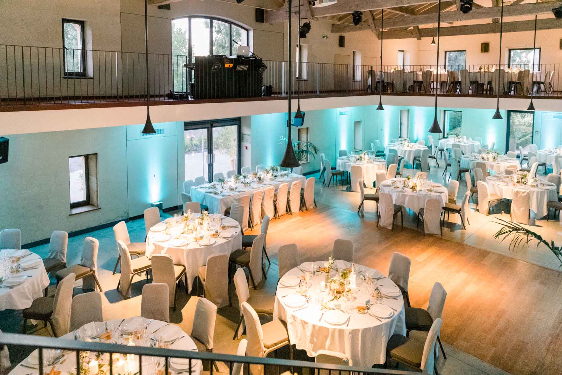 Reception hall set for the wedding dinner at Château Grattequina
