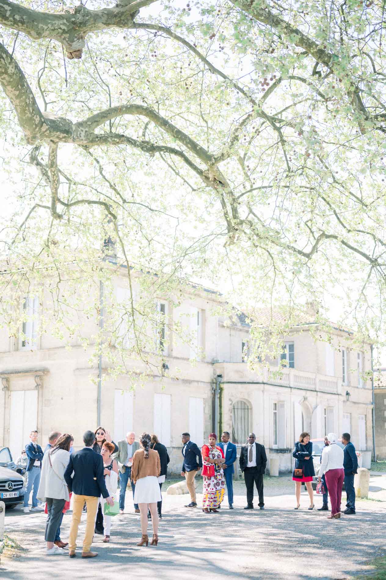 Les invités arrivent devant la demeure du Domaine du Grand Darnal à Bruges