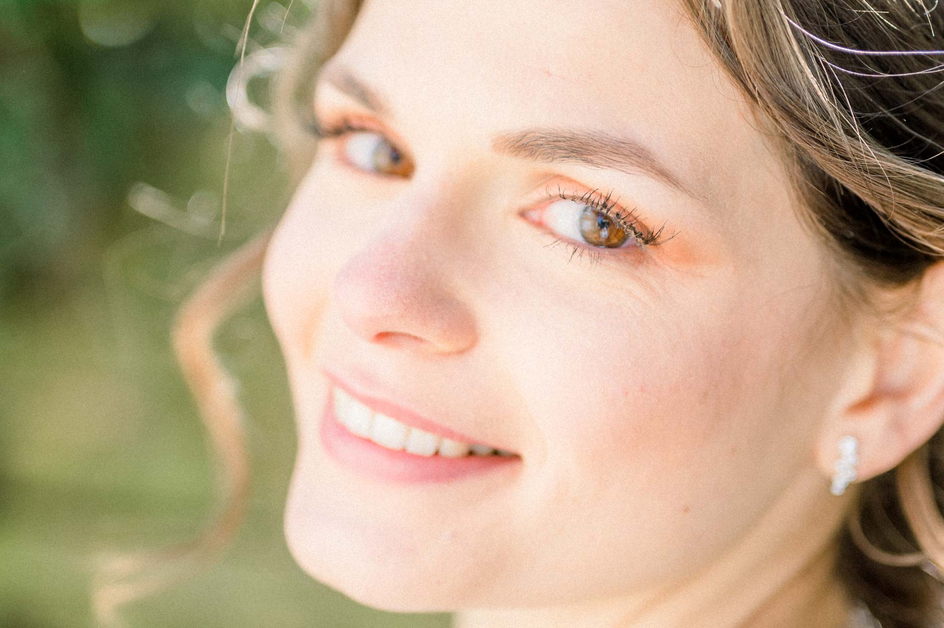 Bright portrait of a smiling Claire on her civil wedding day in Bruges