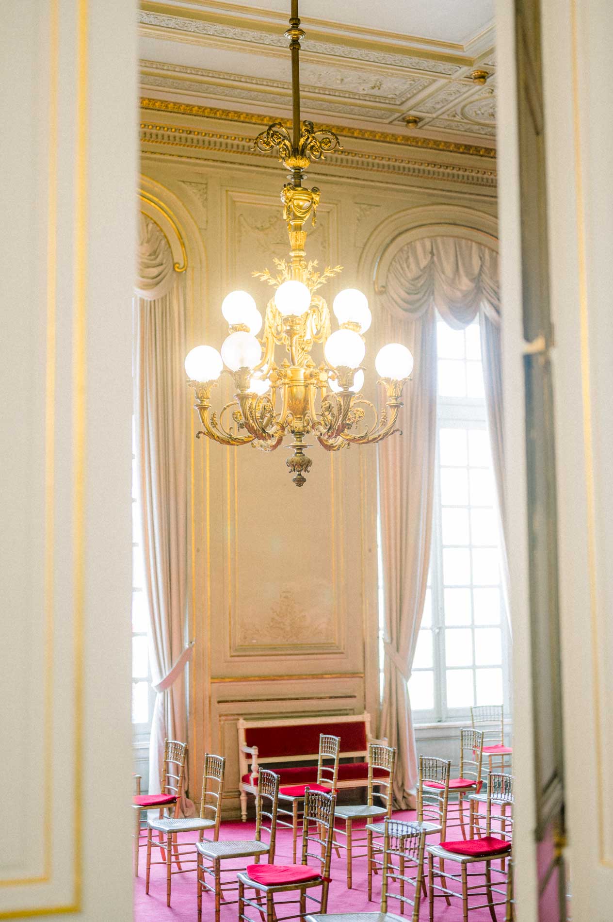 Wedding hall of Bordeaux city hall with a chandelier and red chairs