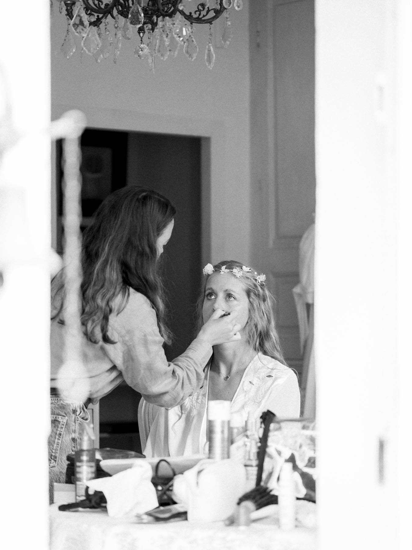 Make-up for the flower-crowned bride before the brunch, in black and white
