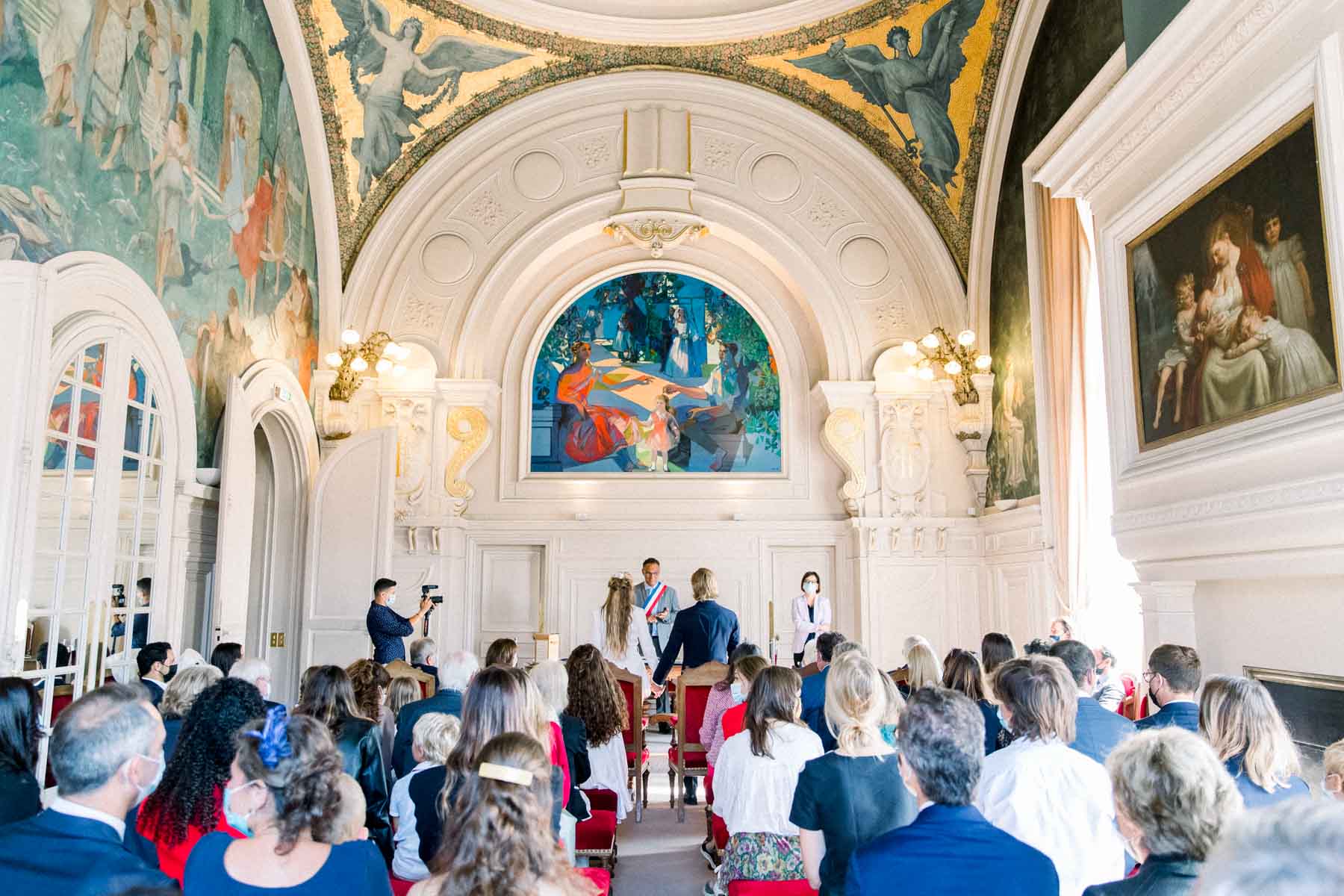 Civil ceremony in the fresco-painted wedding hall of Neuilly-sur-Seine town hall