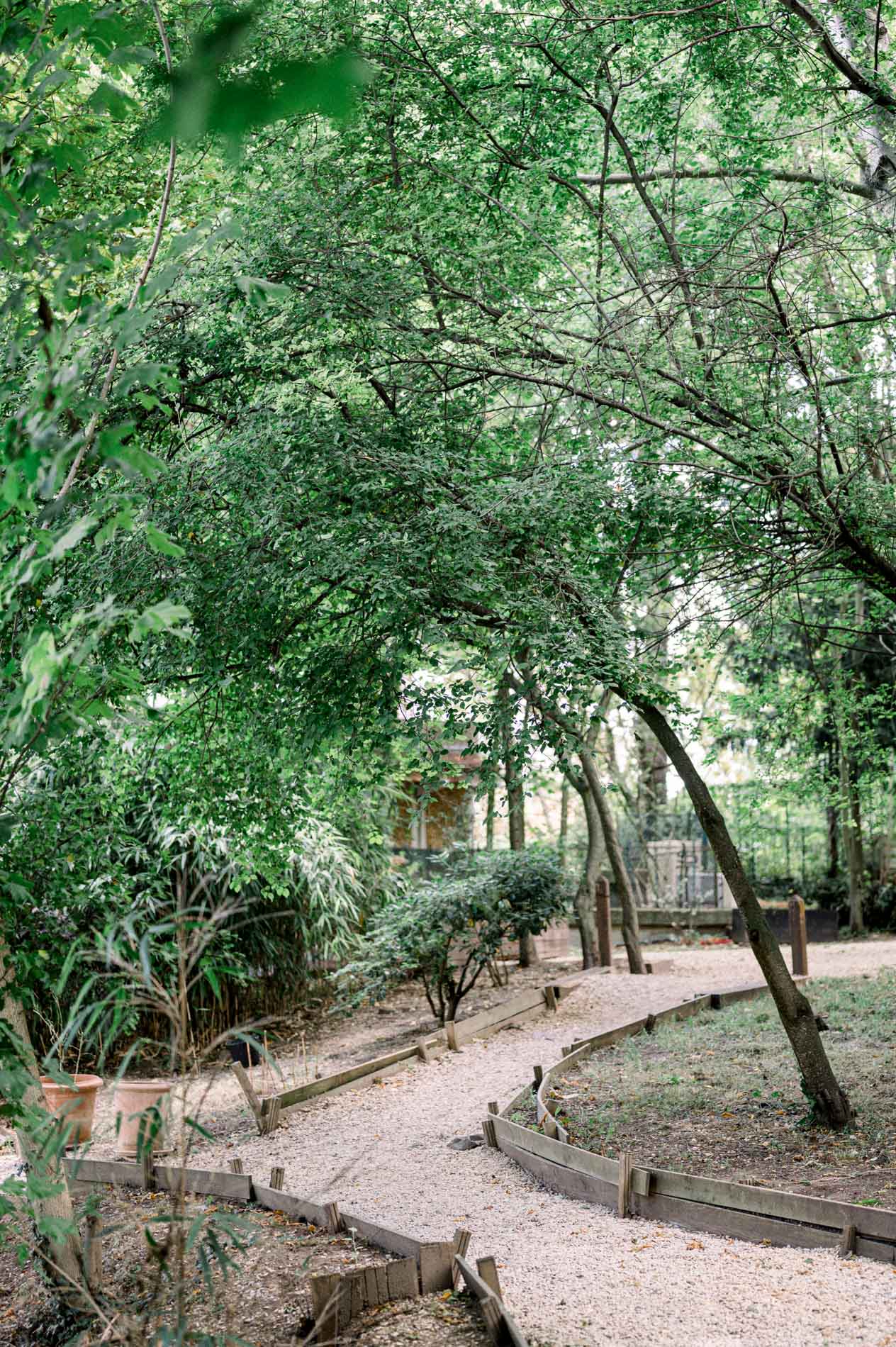 Shaded green path near the Camping de Paris on the wedding day