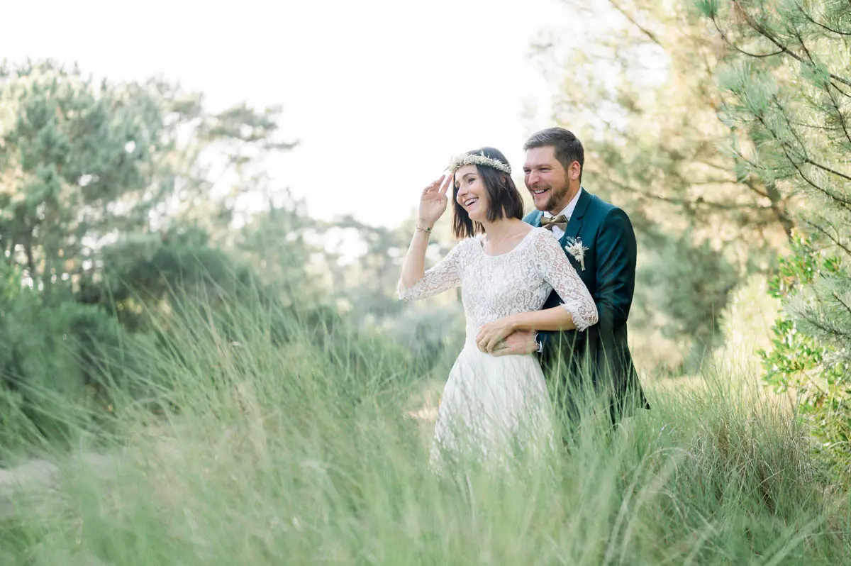 Newlyweds in tall grass during a post-wedding session on Arcachon Bay