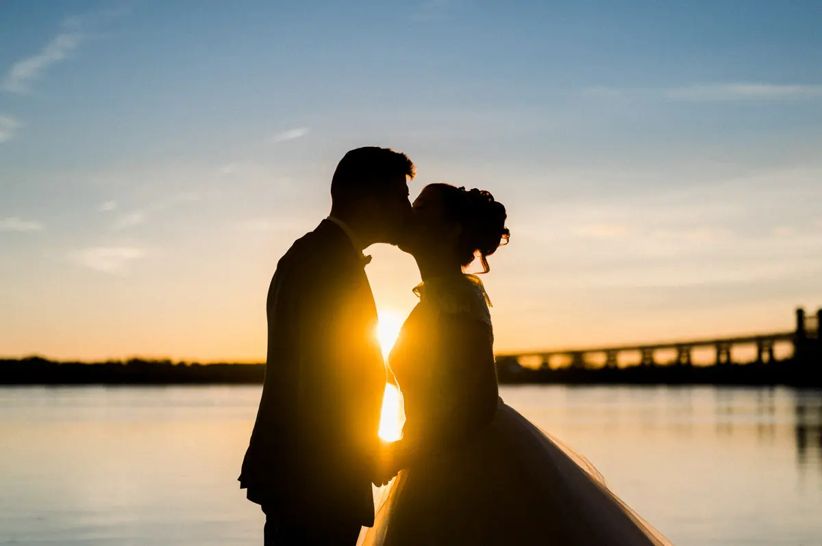 The couple kissing backlit by the setting sun near the Cubzac bridge