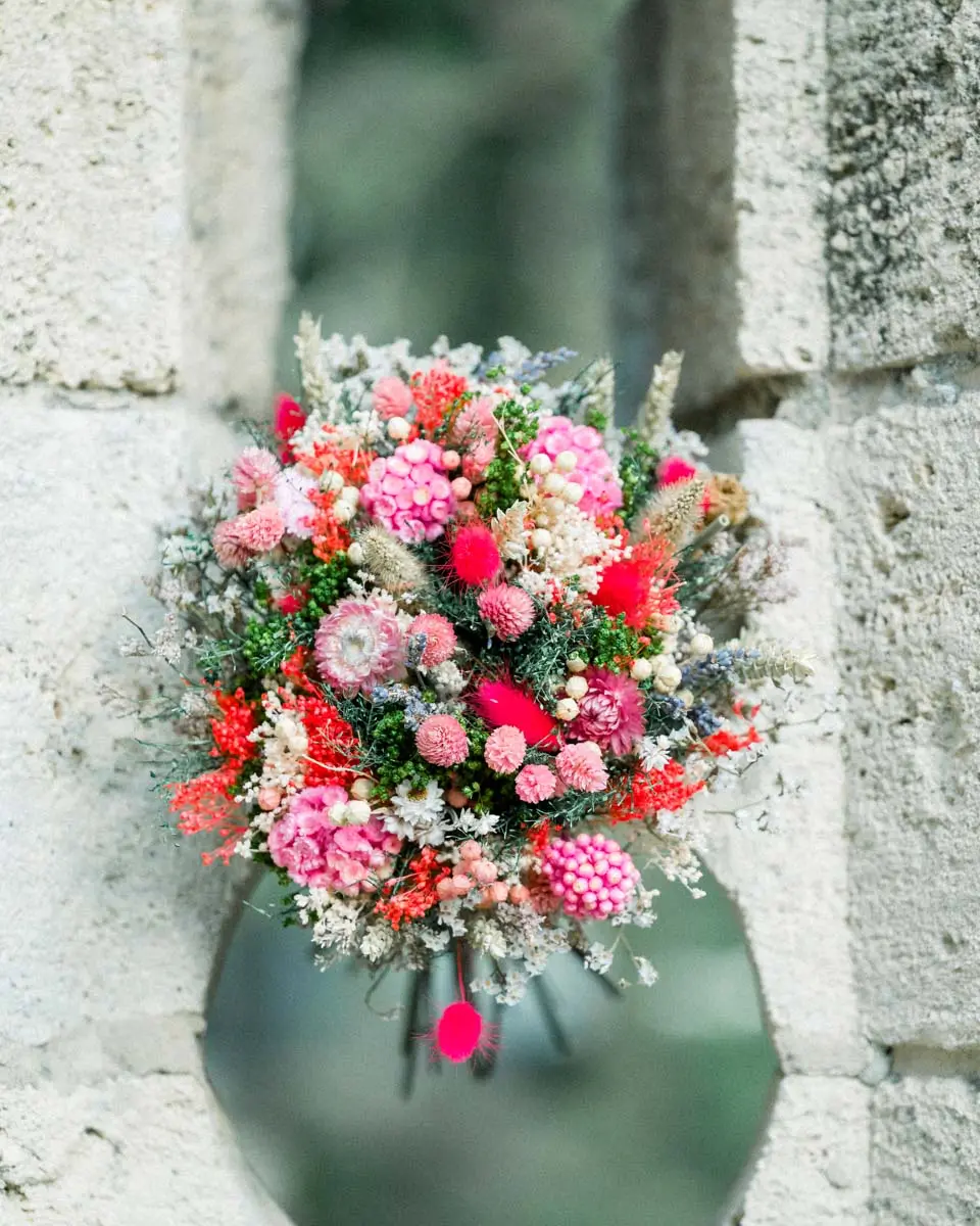 Dried flower bouquet set in a stone opening at Parc Majolan