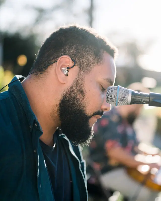 Singer at the microphone during the wedding ceremony at Villa La Tosca