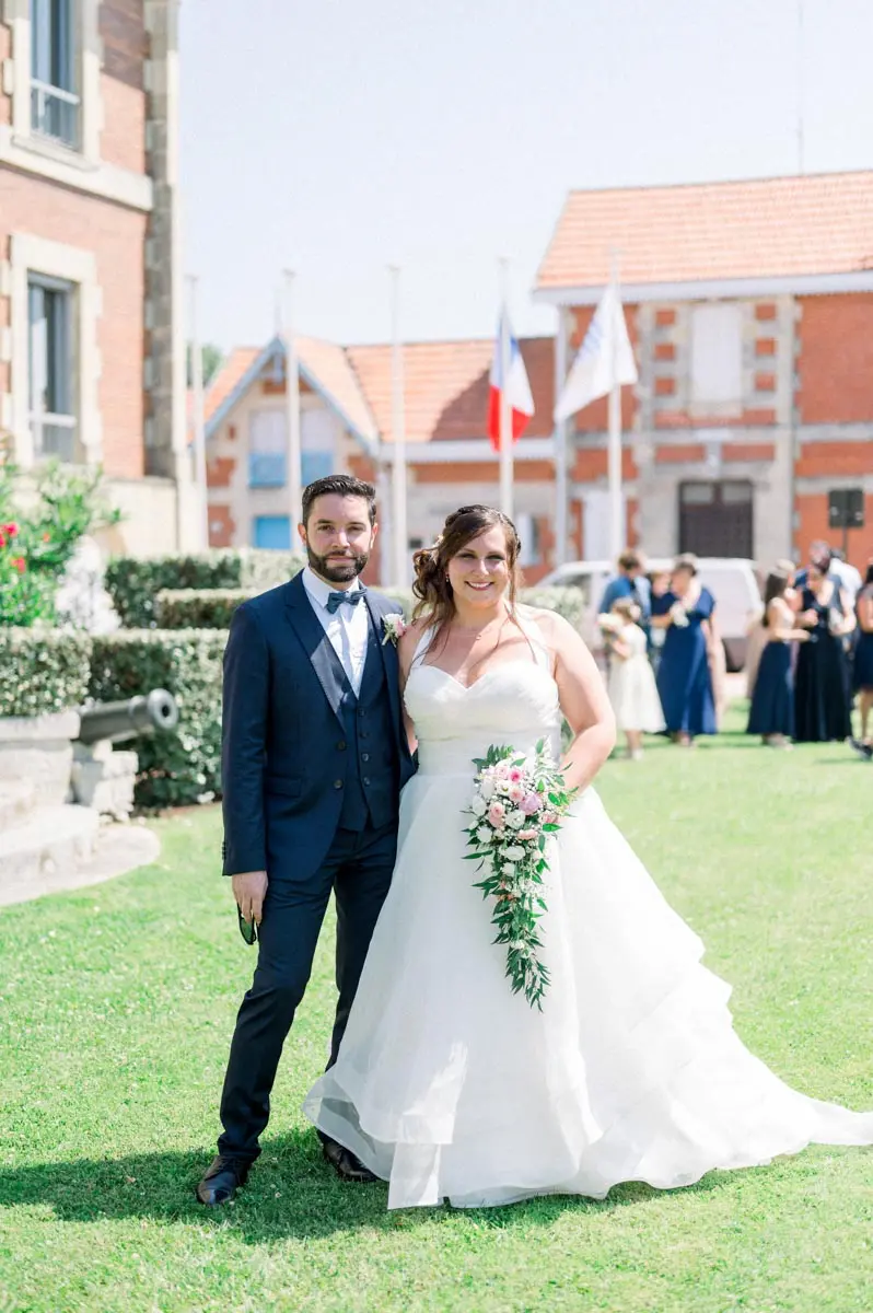 Elise and Jérôme posing on the lawn outside Soulac-sur-Mer town hall