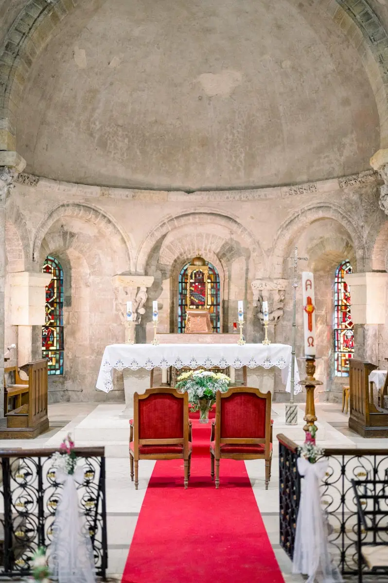Choir of the Notre-Dame-de-la-fin-des-Terres basilica set for the ceremony with a red carpet