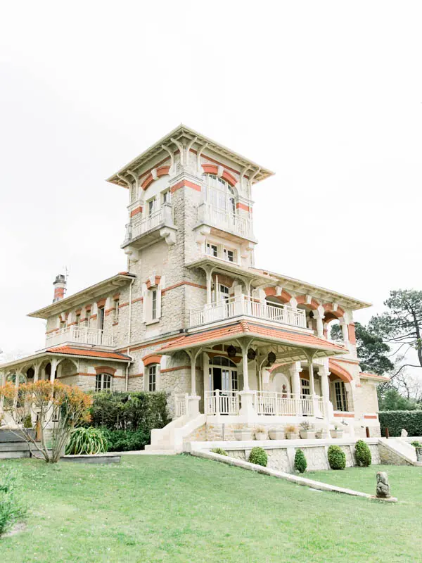 Villa La Tosca and its lawn on Arcachon Bay