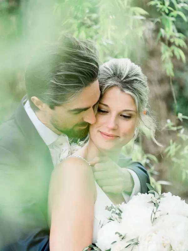 Couple embracing in the gardens of Villa La Tosca