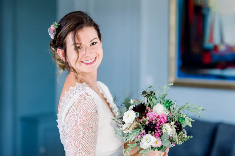 Smiling bride with her bouquet, Château de Seguin wedding photos