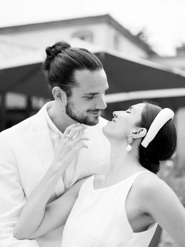 Black and white portrait of the bride and groom, Domaine de Larchey