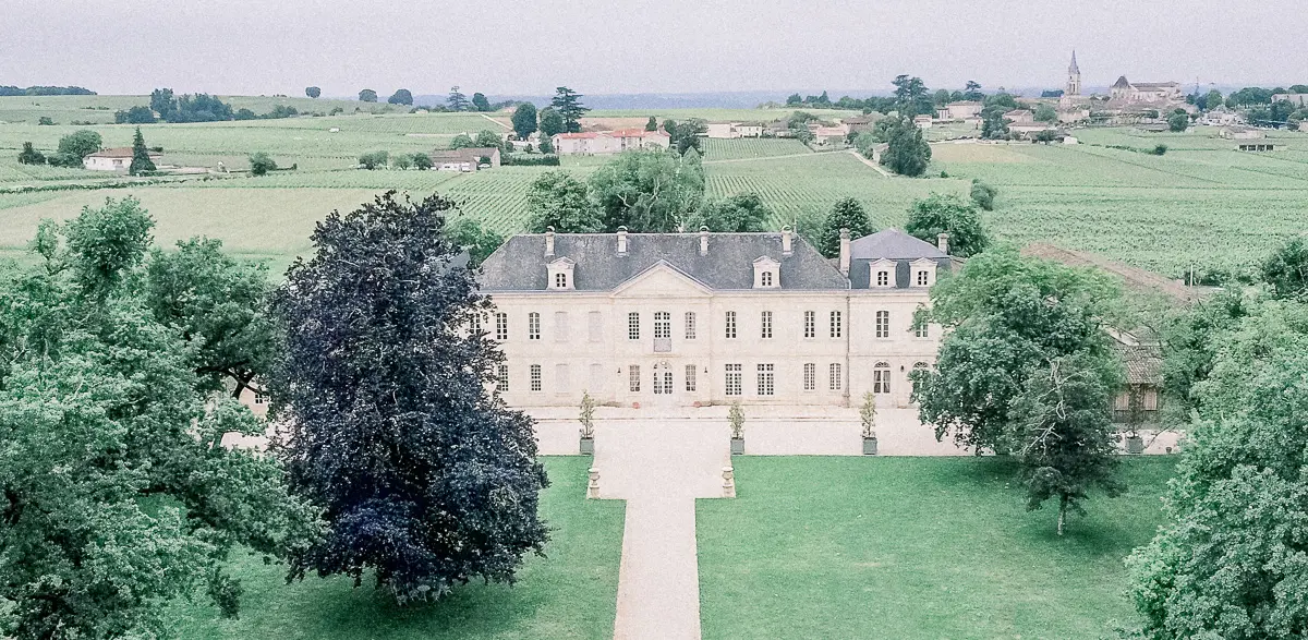 Château entouré de vignes à Saint-Émilion, lieu de mariage près de Bordeaux