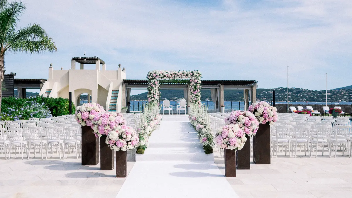 Outdoor wedding ceremony – wedding and editorial photographer based in Bordeaux